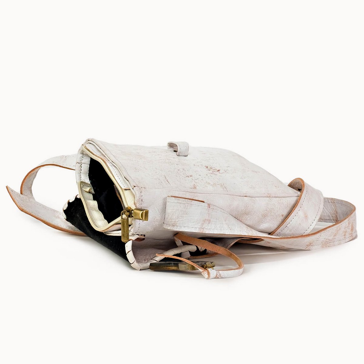 Leren Schoudertas 'Qabli' – Unieke Sluiting van Been – Saffiaanleer – 18x22 cm