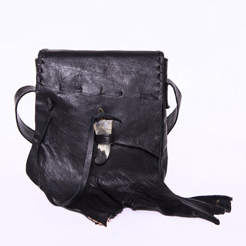 Leren Schoudertas 'Qabli' – Unieke Sluiting van Been – Saffiaanleer – 18x22 cm